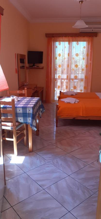 To Spiti Tis Eirinis Apartment Poros Town Exterior foto