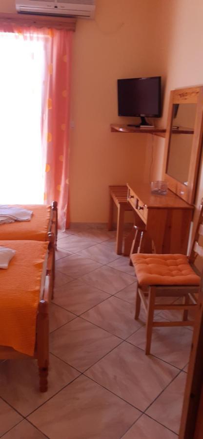 To Spiti Tis Eirinis Apartment Poros Town Exterior foto