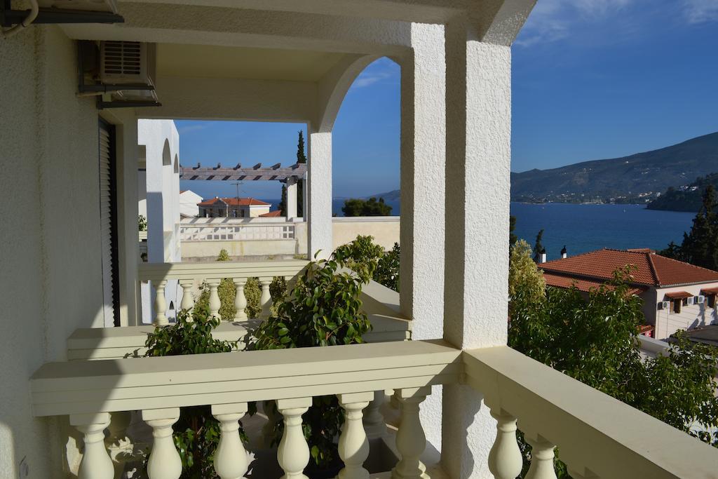 To Spiti Tis Eirinis Apartment Poros Town Cameră foto