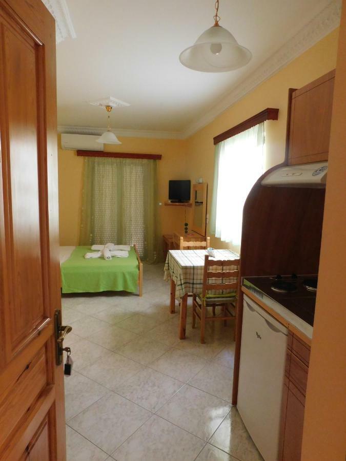 To Spiti Tis Eirinis Apartment Poros Town Exterior foto