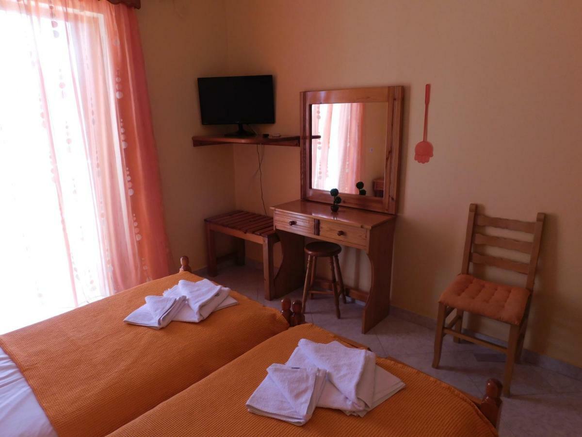 To Spiti Tis Eirinis Apartment Poros Town Exterior foto